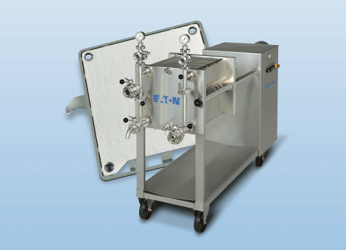 The depth filtration system consists of a filter chassis with hydraulic compression and a filter pack.