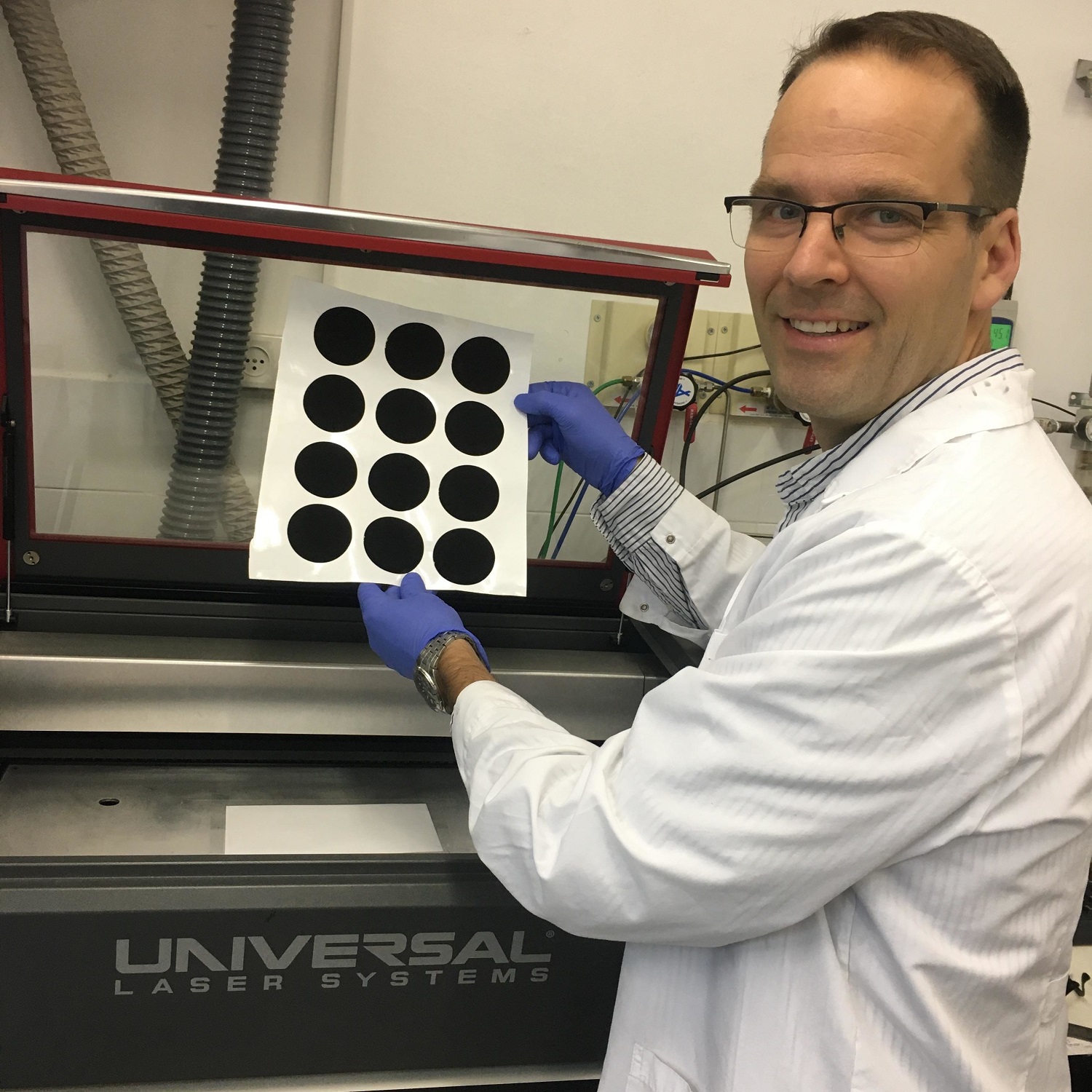 Dr Chris Arnusch in his lab at the Zuckerberg Institute for Water Research in Sde Boker. (Image: Dr Chris Arnusch/BGU)