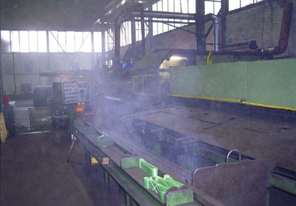 Figure 3: Oil mist and oil smoke technology is available that removes oil mist and smoke from the machining floor environment of an unfiltered area.