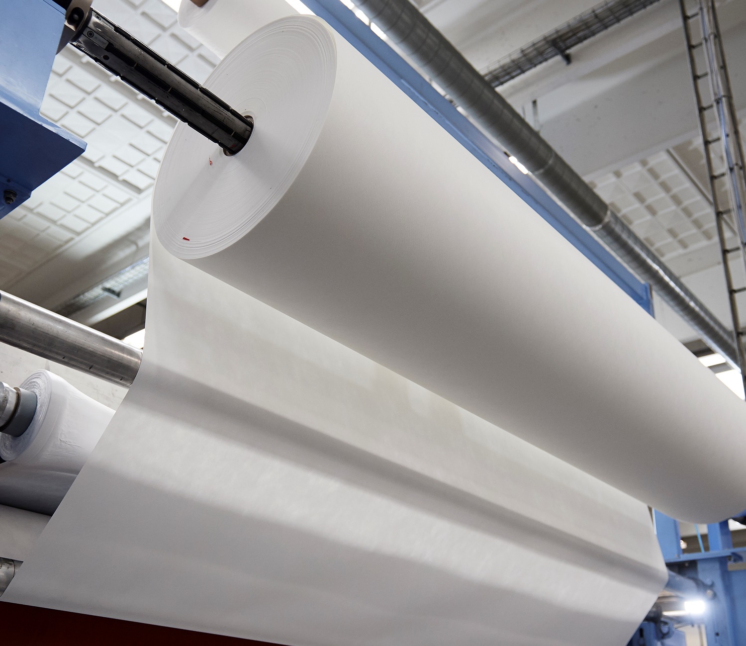 The JX81-B-PTFE membrane is engineered to meet increasing demand for high efficiency lightweight synthetic filter media.