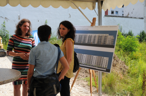 netWORKS 3 project partners Martina Winker (ISOE project
coordination), Jutta Deffner (ISOE, responsible for socio-empirical research on acceptance) and Sabine Kunkel (ABGnova, involved in implementation) discuss the project.
