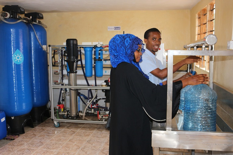 Villagers collecting clean water from the Burani WaterKiosk. (Image: Boreal Light)