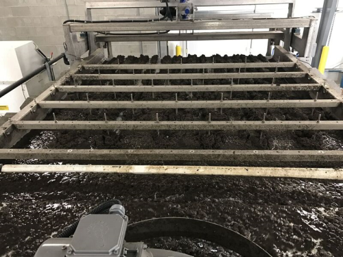 All elements combine in the system to deliver a large dry solids throughput of up to 1,500 lbs. per hour, low polymer usage, high solids capture rate, and excellent final cake.