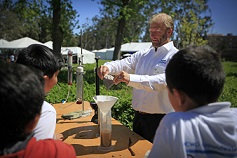 A member of the Hydranautics team demonstrating a water filtration experiment for students.