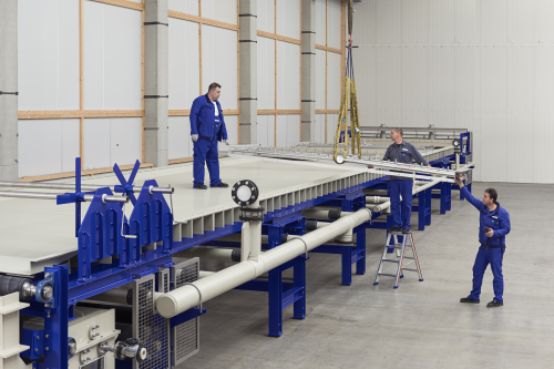 The BHS indexing belt filter type BF 350-255 during final assembly at the beginning of 2016 at the Sonthofen plant in Germany.