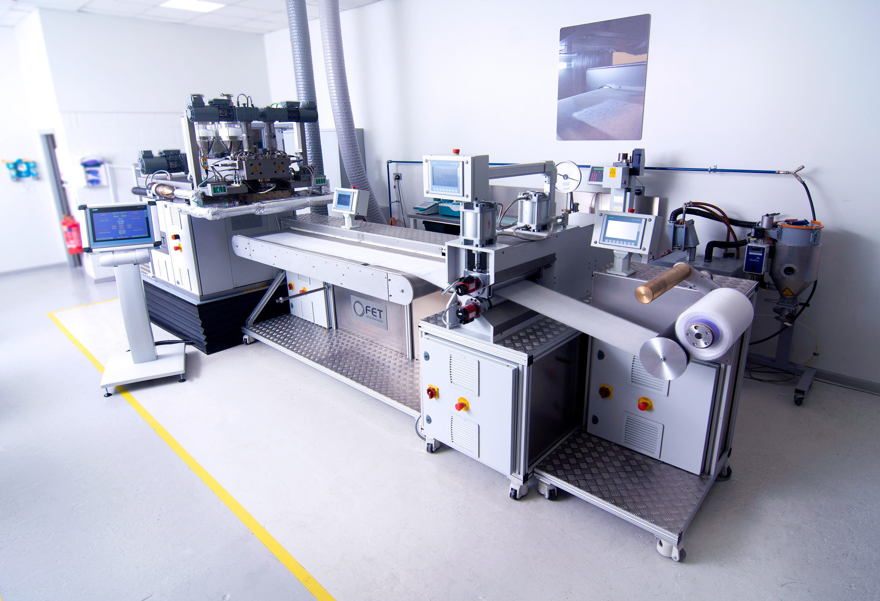NIRI’s new pilot-scale meltblown machine manages and monitors all parameters. (Image: FET)