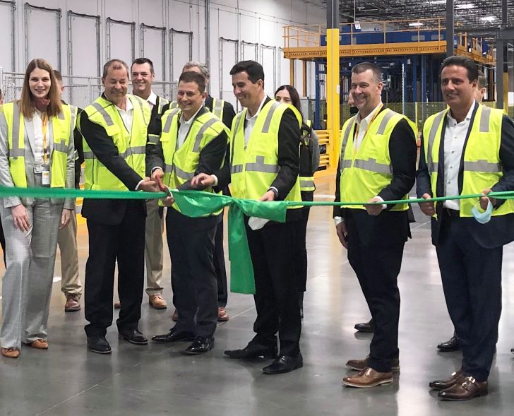 Members of the Mann+Hummel team cut a green ribbon at the opening of the new West Coast distribution centre. Mann+Hummel team members include (left to right): Isabell Kloess, Stefan Tolle, Kurk Wilks, Rodrigo Reyes, Karl Westrick and Sergio Bellacicco.