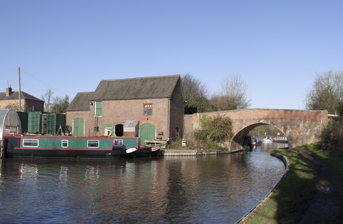 In the three-month pilot project, Blue Boar Contracts used the Sedi-filter’s de-watering bags to contain and de-water sediment taken from a three-kilometre stretch of the Birmingham and Worcester Canal, UK.