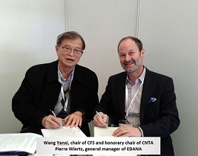 Wang YanXi, chair of CFS and honorary chair of CNTA (left) and Pierre Wiertz, general manager of EDANA.