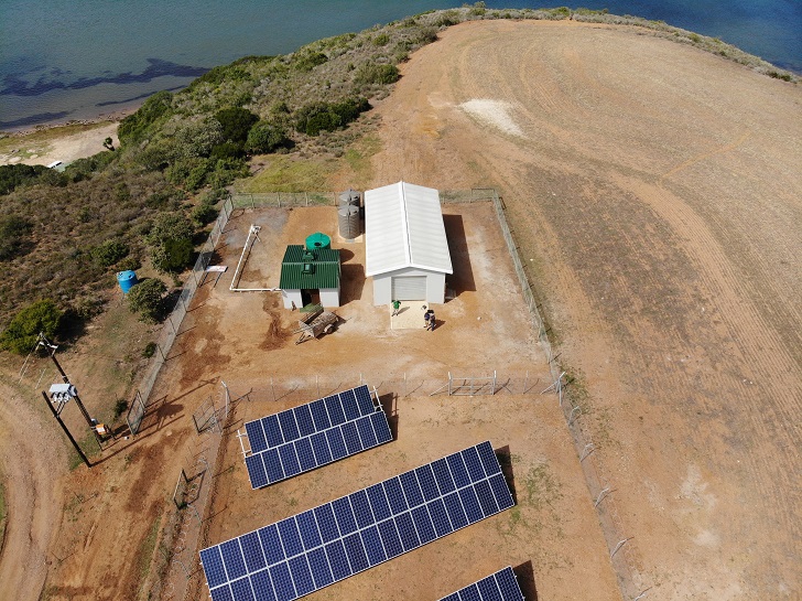 The OSMOSUN unit is fed with seawater pumped from the estuary.