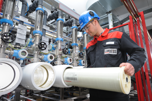 Lewabrane® reverse osmosis membrane elements from LANXESS being installed.