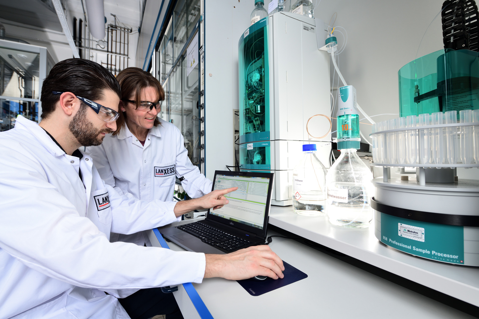 Ion analysis in an analytical laboratory at Lanxess in Leverkusen. (Image: Lanxess AG)