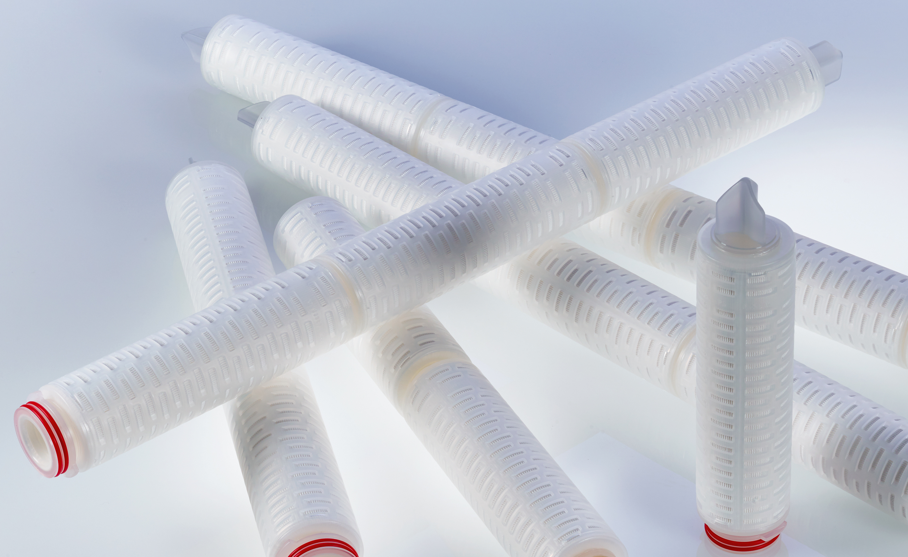 The membrane filter cartridge for sterile filtration has double-layer membranes.