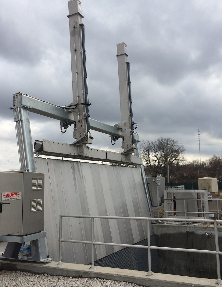 At the City of Washington’s WWTP, the system features a double 12 ft-wide telescoping design to rapidly remove the anticipated debris from storm events.