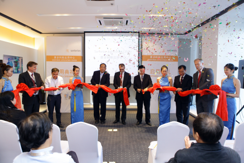 Ribbon-cutting ceremony for the new Sartorius application centre in Shanghai