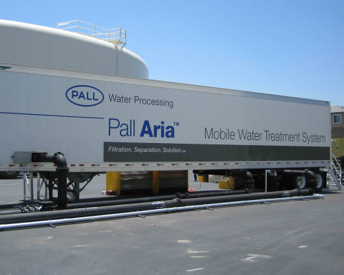 Four Pall Aria(TM) mobile water treatment systems similar to the one in this photo supplement the water supply for the city of Calexico following an earthquake. (Photo: Business Wire).