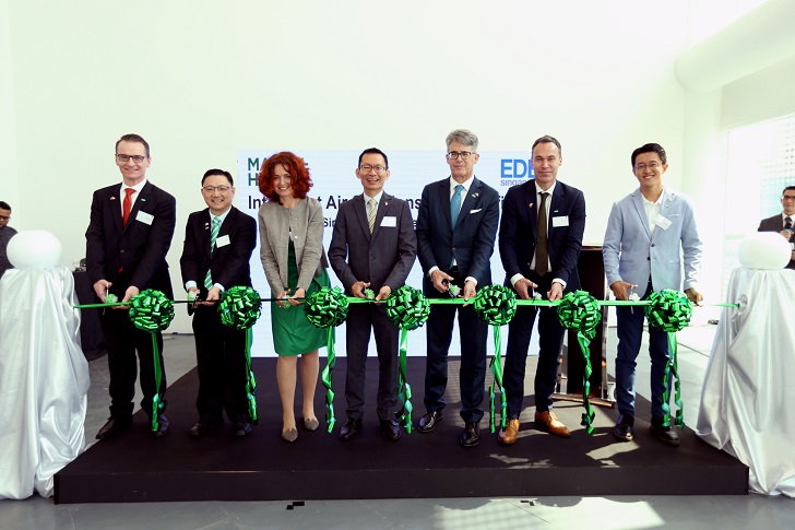 Cutting the ribbon at the opening of Mann+Hummel's new APAC HQ for Intelligent Air Solutions in Singapore.