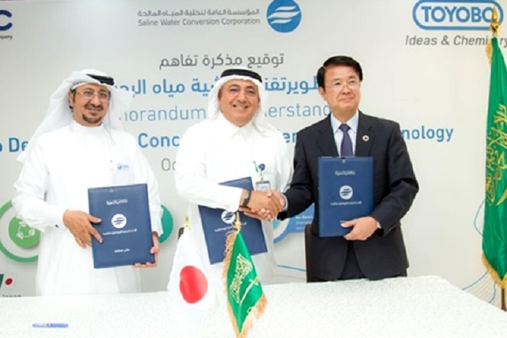 At the signing ceremony (from left to right): Saeed Al Harthi, CEO of AJMC; Ali A Al Hazmi, Governor of SWCC; and Seiji Narahara, president of Toyobo.
